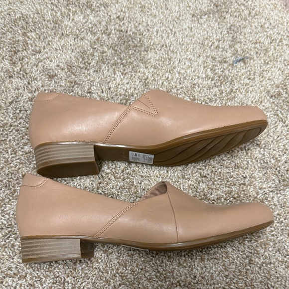 Clarks Women's Tan Loafers New size 8.5 - Picture 2 of 4